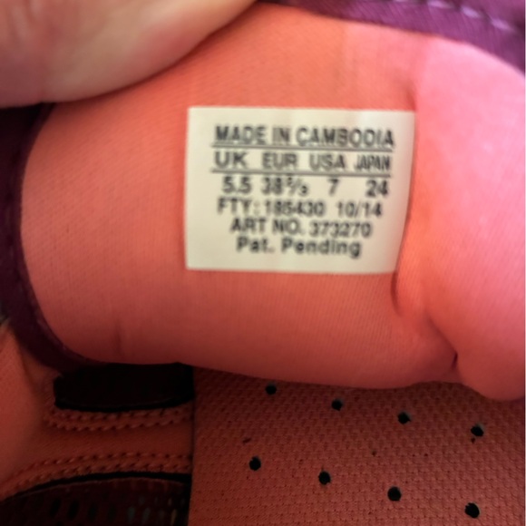 Salomon Burgundy and Pink Trail Water Shoes Camping Adjustable - Picture 3 of 11